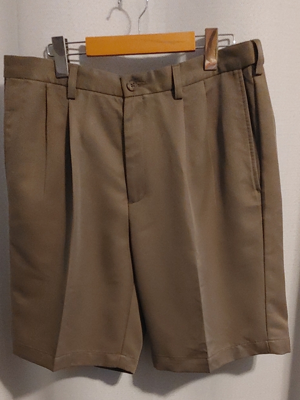 Haggar Men's Khaki Pleated Golf Shorts